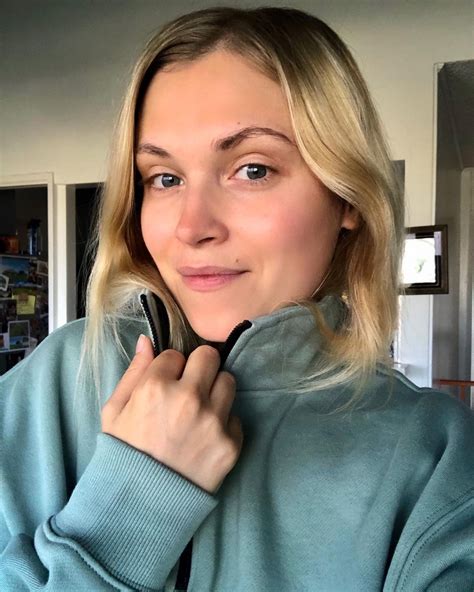 instagram eliza taylor